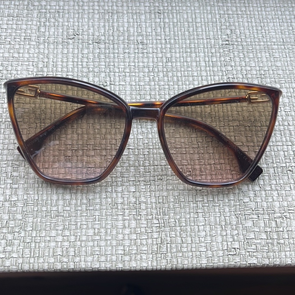 Gorgeous authentic Fendi tortoise shell cat eye sunglasses ff logo